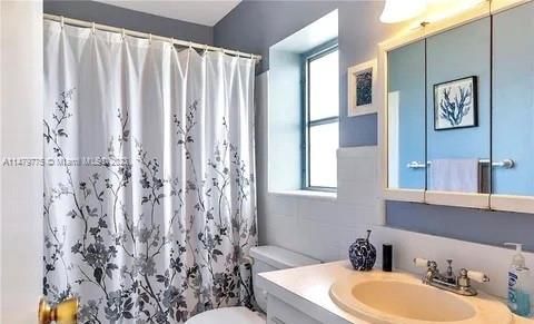 Vendido Recientemente: $225,000 (2 camas, 2 baños, 1100 Pies cuadrados)