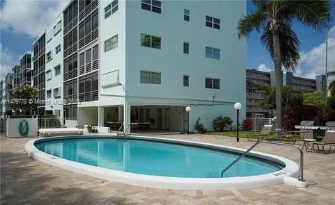 Vendido Recientemente: $225,000 (2 camas, 2 baños, 1100 Pies cuadrados)