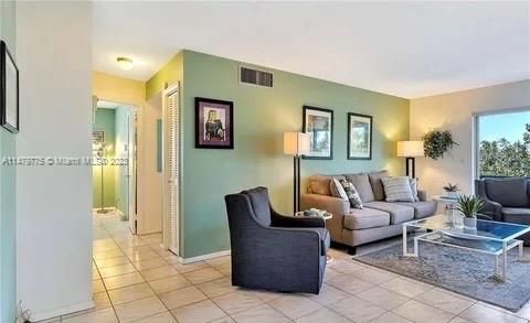 Vendido Recientemente: $225,000 (2 camas, 2 baños, 1100 Pies cuadrados)