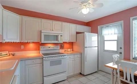 Vendido Recientemente: $225,000 (2 camas, 2 baños, 1100 Pies cuadrados)