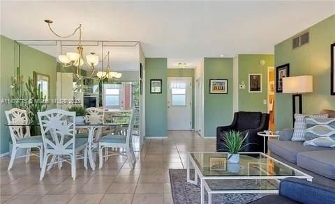 Vendido Recientemente: $225,000 (2 camas, 2 baños, 1100 Pies cuadrados)