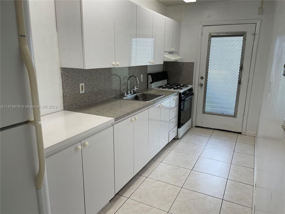 Recently Rented: $1,500 (1 beds, 1 baths, 692 Square Feet)