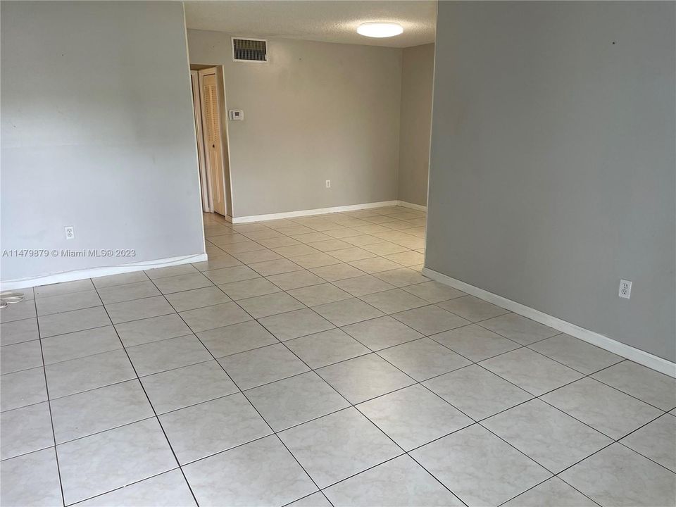 Recently Rented: $1,500 (1 beds, 1 baths, 692 Square Feet)