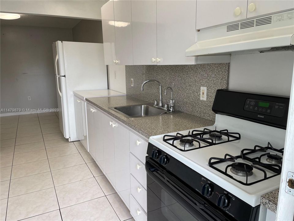 Recently Rented: $1,500 (1 beds, 1 baths, 692 Square Feet)