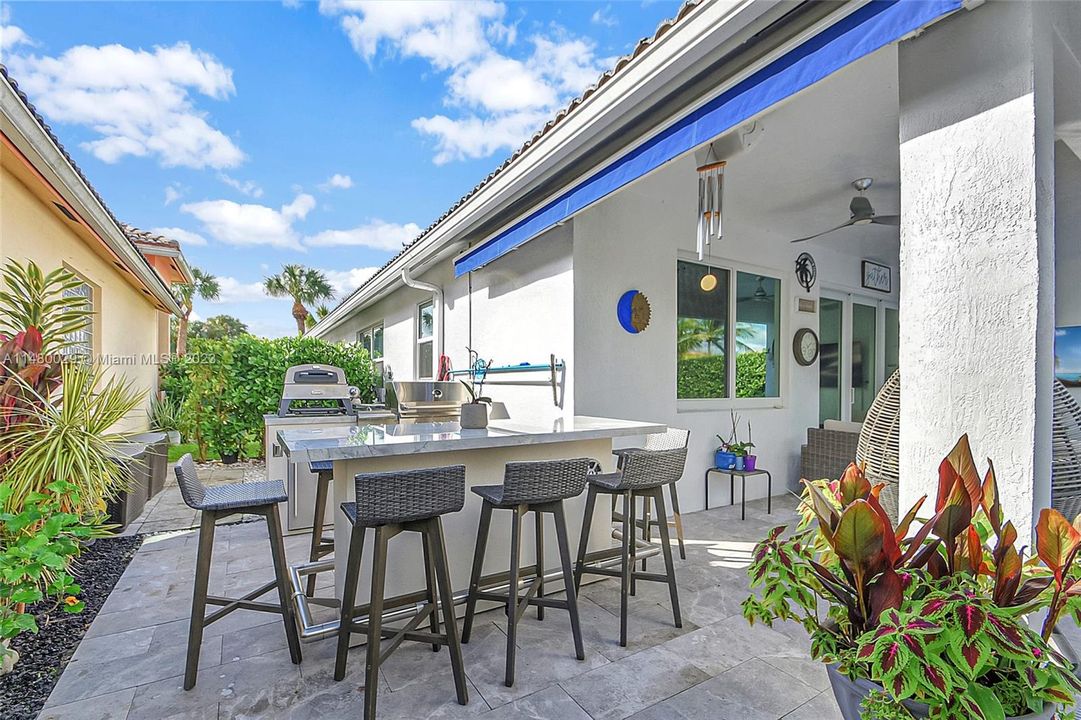 Recently Sold: $694,000 (3 beds, 2 baths, 1982 Square Feet)