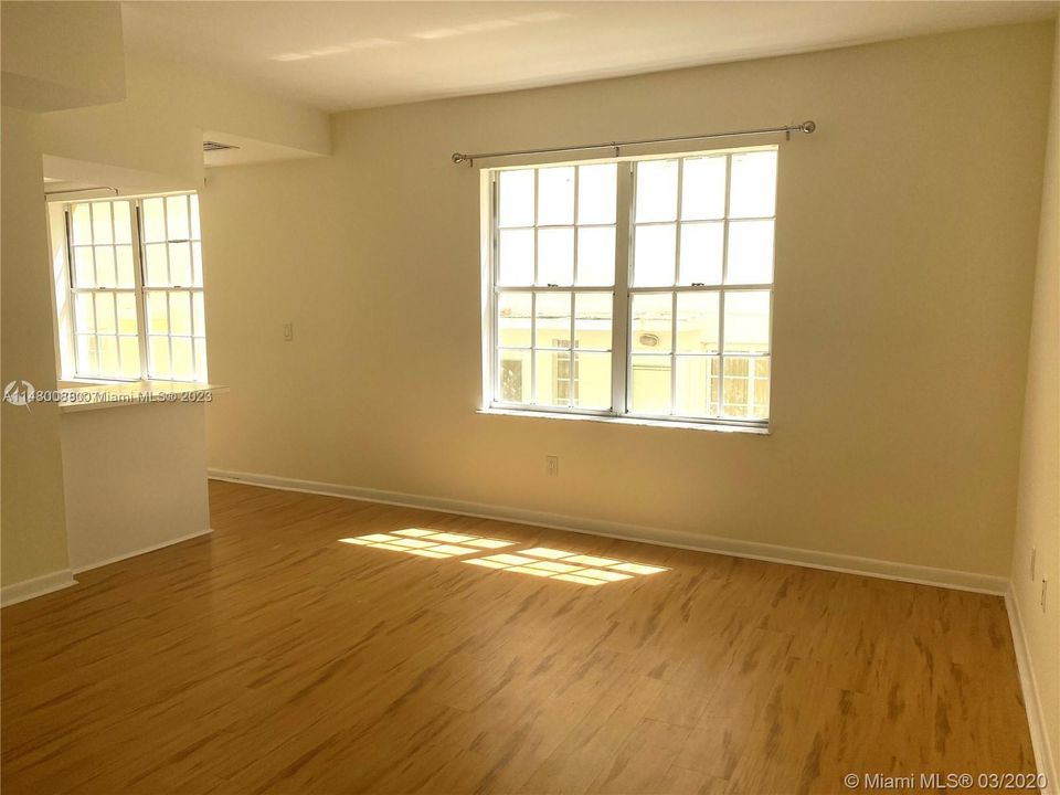 Недавно продано: $250,000 (1 спален, 1 ванн, 540 Квадратных фут)