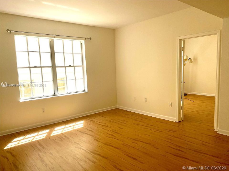 Недавно продано: $250,000 (1 спален, 1 ванн, 540 Квадратных фут)