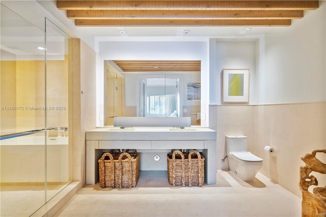 Недавно продано: $5,583,000 (2 спален, 2 ванн, 1942 Квадратных фут)