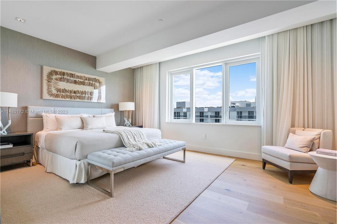 Недавно продано: $5,583,000 (2 спален, 2 ванн, 1942 Квадратных фут)