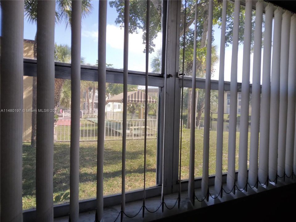 Recently Sold: $140,000 (2 beds, 2 baths, 850 Square Feet)