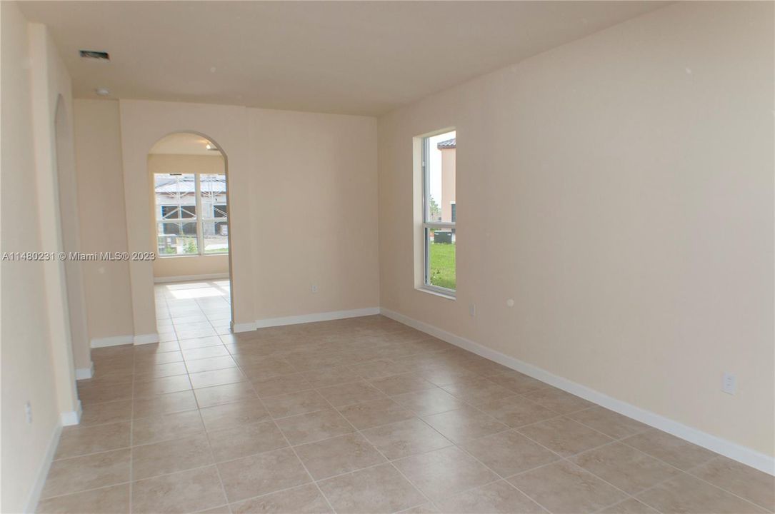 Recently Rented: $3,400 (4 beds, 3 baths, 1944 Square Feet)