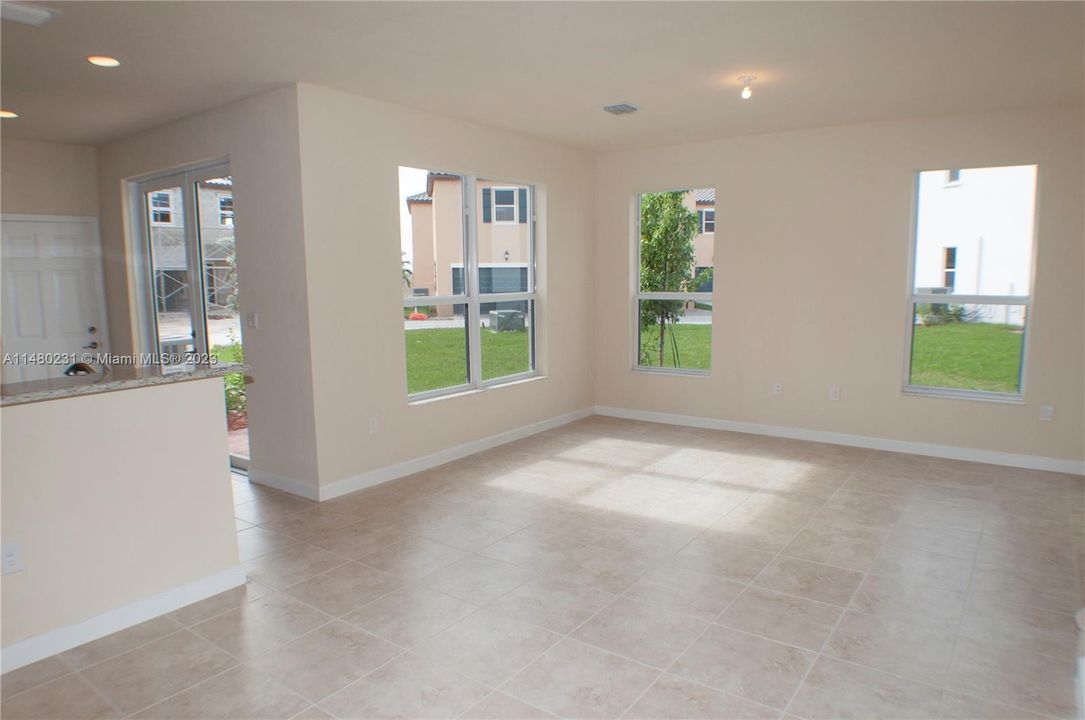 Recently Rented: $3,400 (4 beds, 3 baths, 1944 Square Feet)