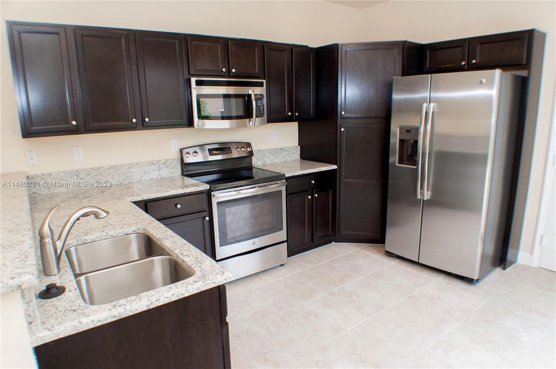 Recently Rented: $3,400 (4 beds, 3 baths, 1944 Square Feet)