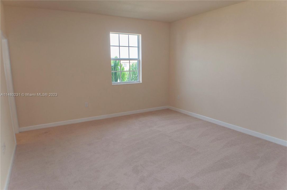 Recently Rented: $3,400 (4 beds, 3 baths, 1944 Square Feet)