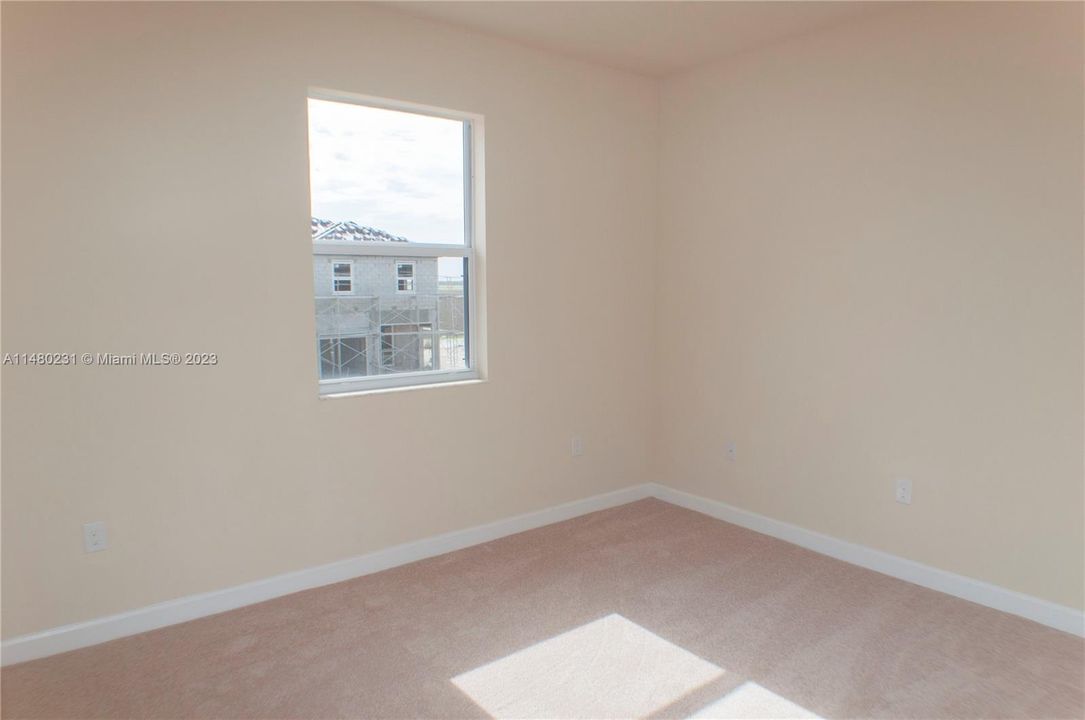 Recently Rented: $3,400 (4 beds, 3 baths, 1944 Square Feet)