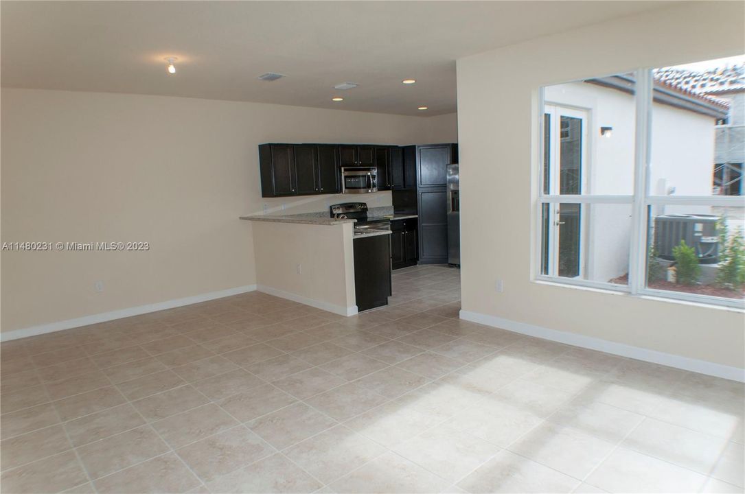 Recently Rented: $3,400 (4 beds, 3 baths, 1944 Square Feet)