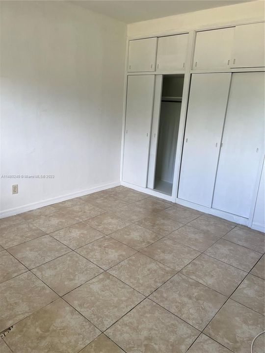 最近售出: $199,000 (2 贝兹, 1 浴室, 794 平方英尺)