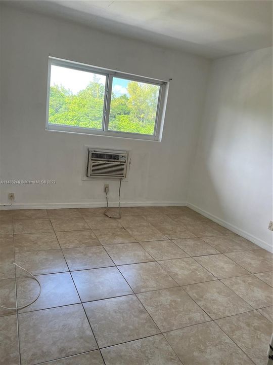 最近售出: $199,000 (2 贝兹, 1 浴室, 794 平方英尺)