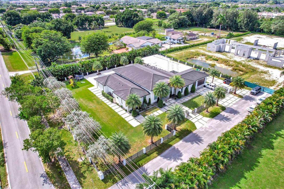 Recently Sold: $2,900,000 (6 beds, 6 baths, 5513 Square Feet)