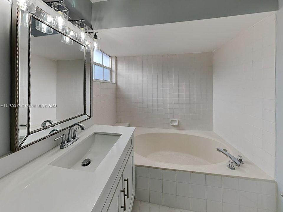 最近租的: $3,680 (4 贝兹, 2 浴室, 2114 平方英尺)