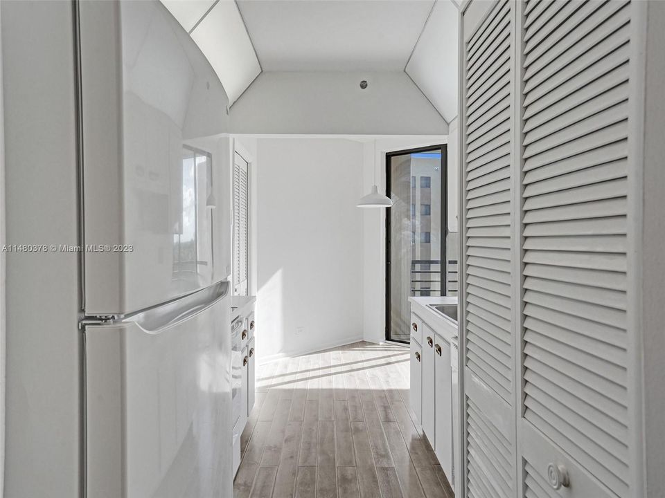 Recently Sold: $174,500 (2 beds, 2 baths, 1407 Square Feet)