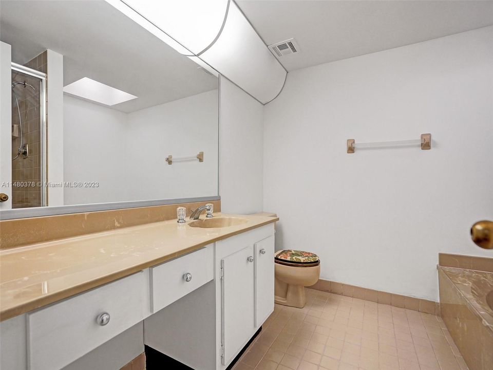 Recently Sold: $174,500 (2 beds, 2 baths, 1407 Square Feet)