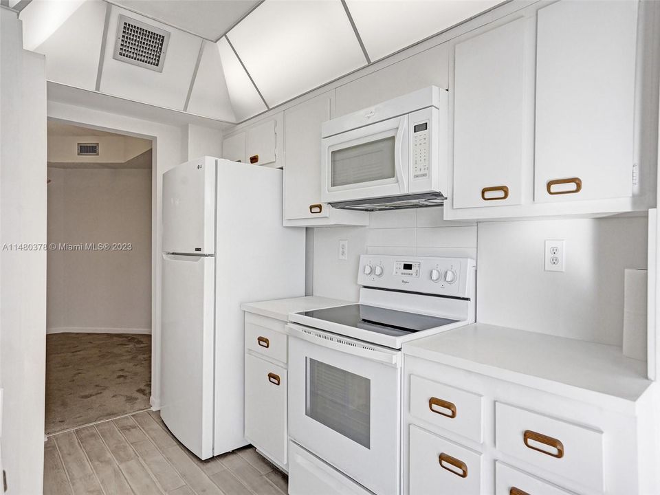 Recently Sold: $174,500 (2 beds, 2 baths, 1407 Square Feet)