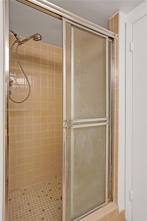 Recently Sold: $174,500 (2 beds, 2 baths, 1407 Square Feet)