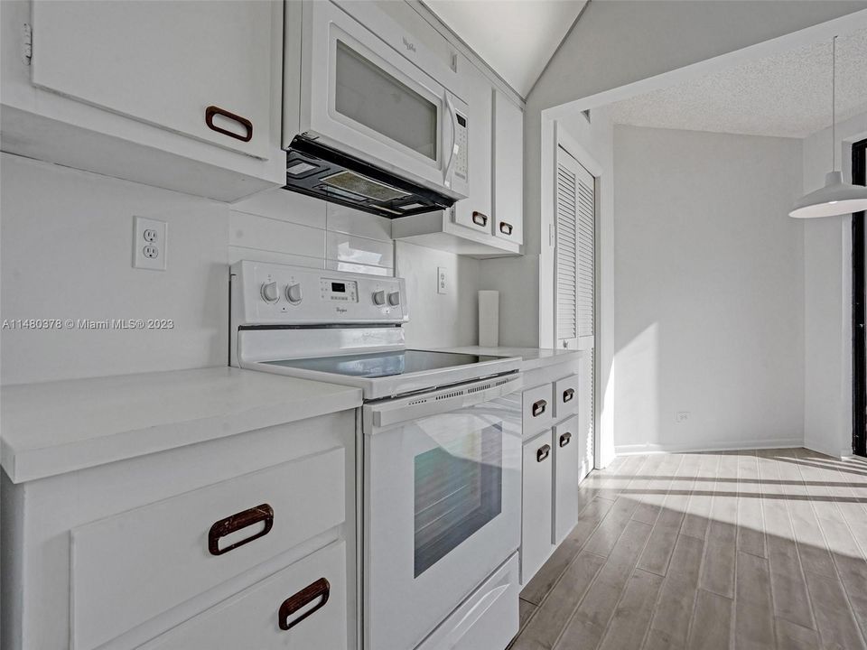 Recently Sold: $174,500 (2 beds, 2 baths, 1407 Square Feet)