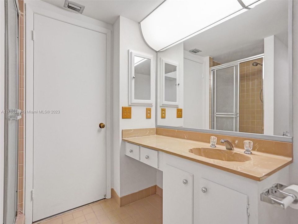 Recently Sold: $174,500 (2 beds, 2 baths, 1407 Square Feet)