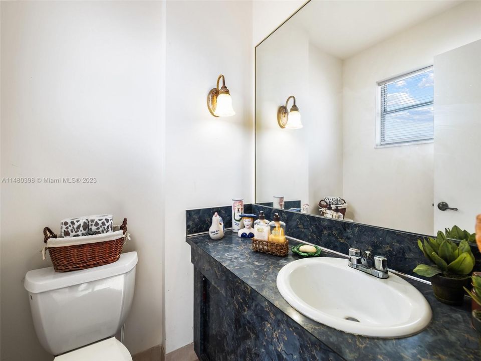 Vendido Recientemente: $150,000 (1 camas, 1 baños, 785 Pies cuadrados)