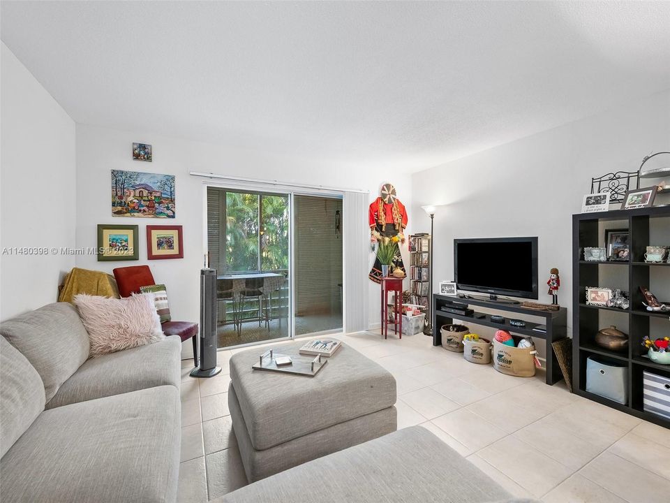 Vendido Recientemente: $150,000 (1 camas, 1 baños, 785 Pies cuadrados)