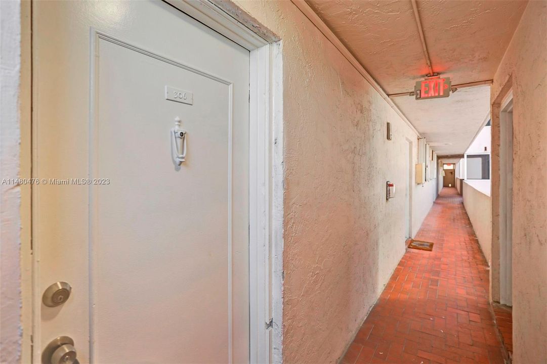 Recently Rented: $2,600 (2 beds, 1 baths, 760 Square Feet)