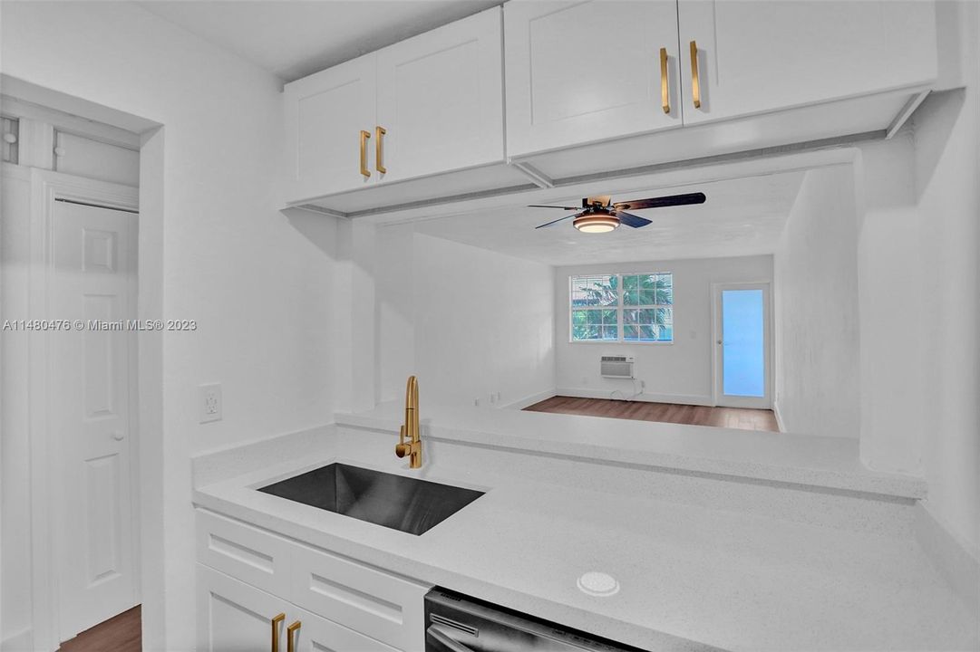 Recently Rented: $2,600 (2 beds, 1 baths, 760 Square Feet)