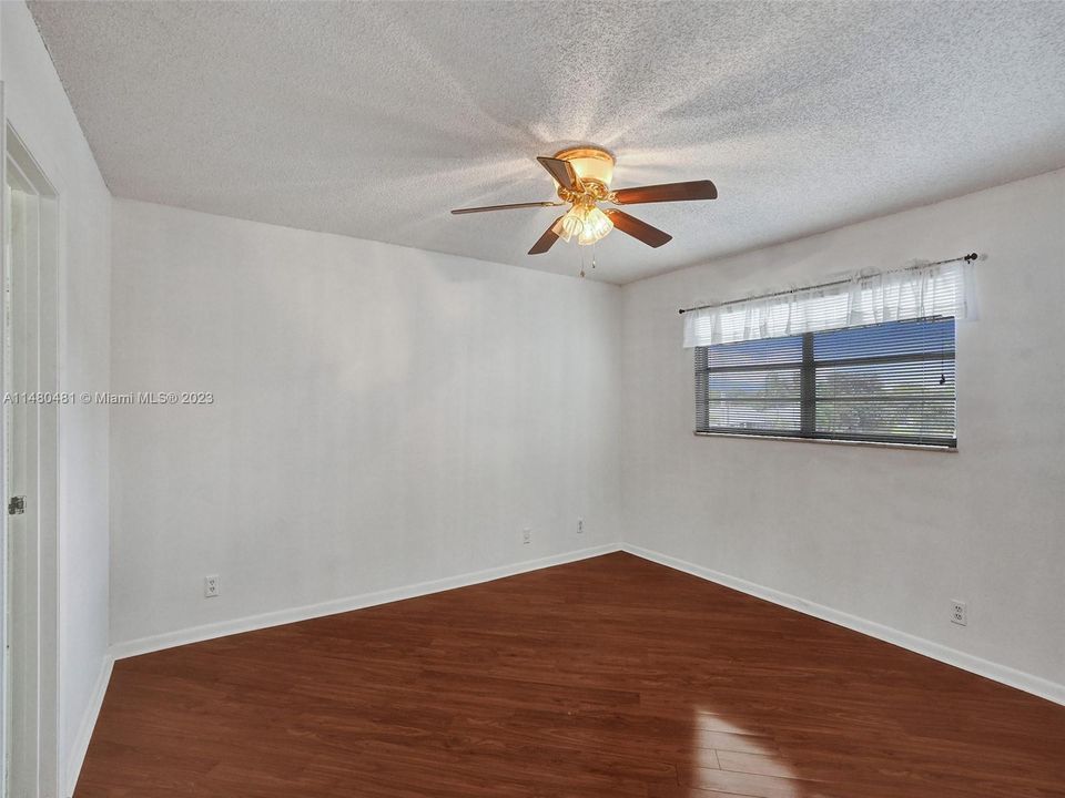 Recently Sold: $170,000 (2 beds, 2 baths, 1040 Square Feet)