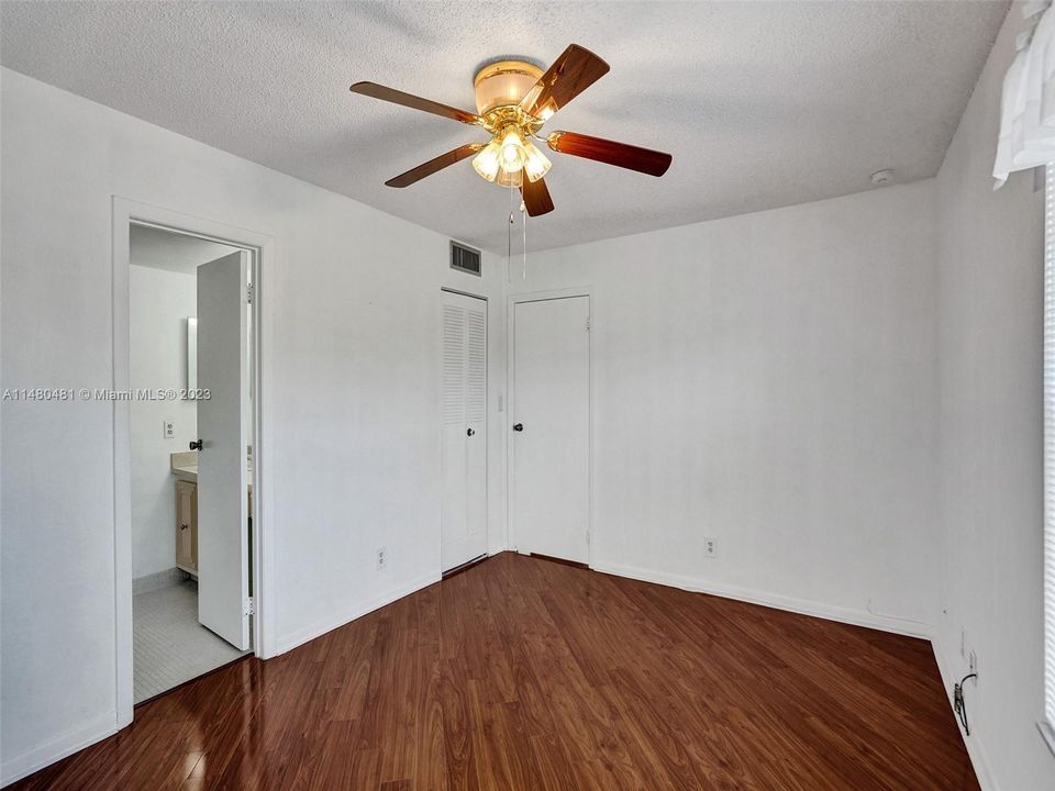 Recently Sold: $170,000 (2 beds, 2 baths, 1040 Square Feet)