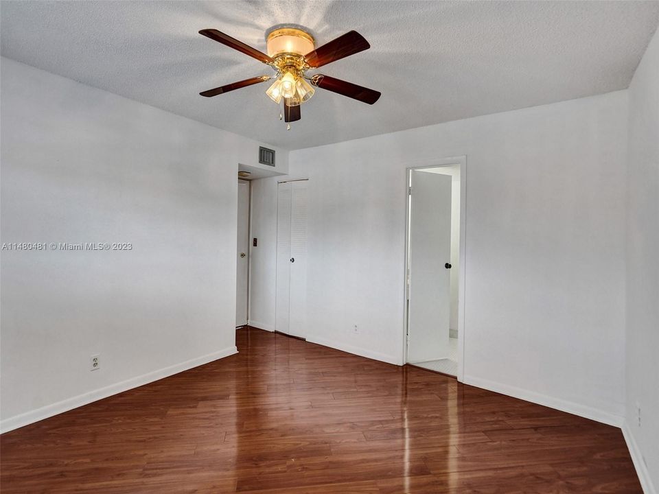 Recently Sold: $170,000 (2 beds, 2 baths, 1040 Square Feet)