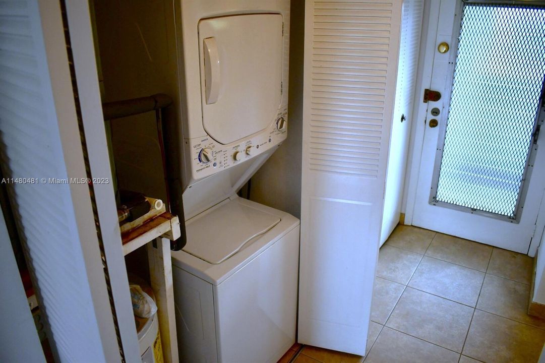 Recently Sold: $170,000 (2 beds, 2 baths, 1040 Square Feet)