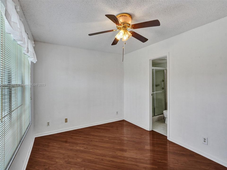 Recently Sold: $170,000 (2 beds, 2 baths, 1040 Square Feet)