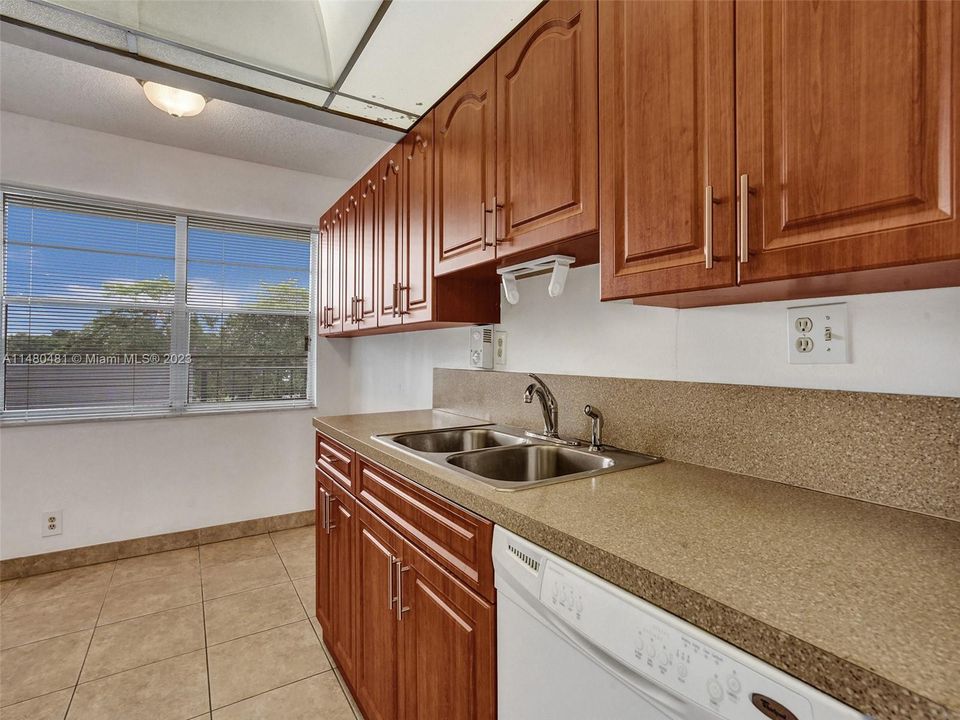 Recently Sold: $170,000 (2 beds, 2 baths, 1040 Square Feet)