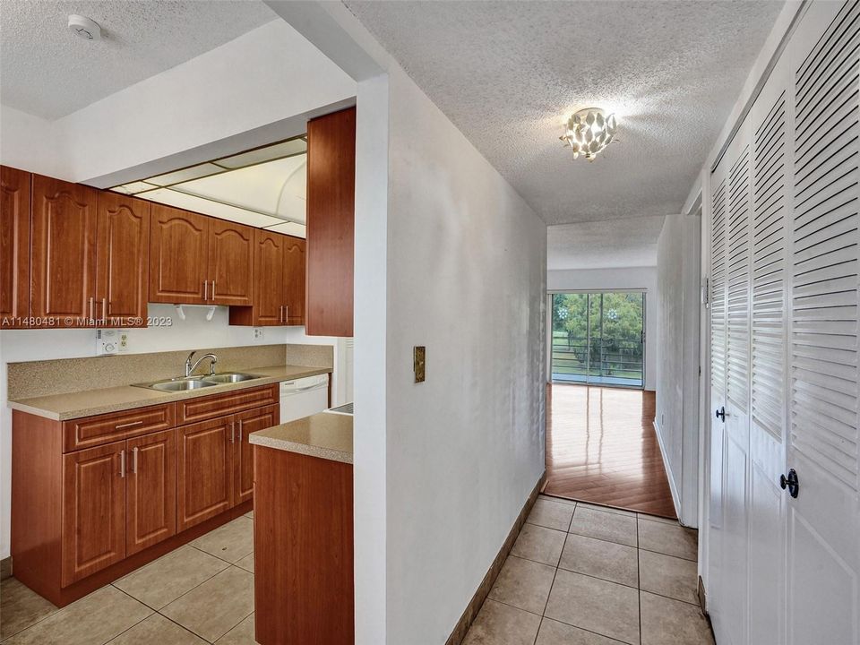 Recently Sold: $170,000 (2 beds, 2 baths, 1040 Square Feet)