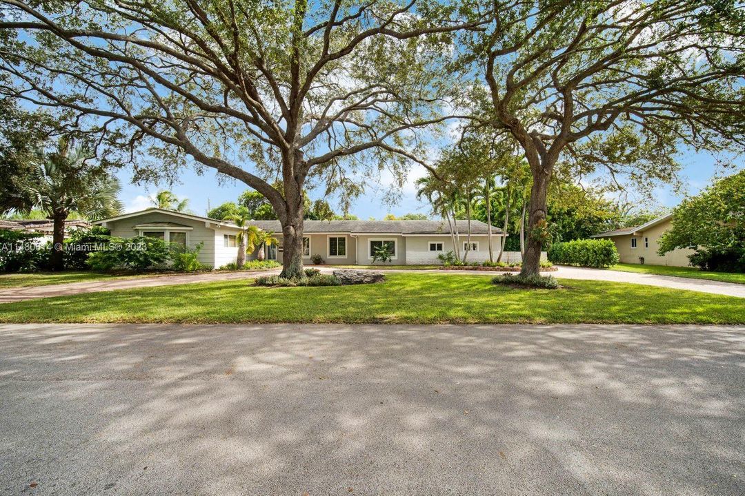 Recently Sold: $1,695,000 (5 beds, 3 baths, 2506 Square Feet)
