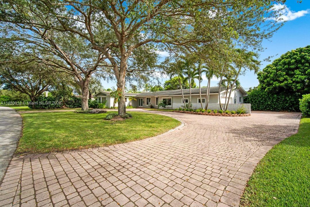 Recently Sold: $1,695,000 (5 beds, 3 baths, 2506 Square Feet)