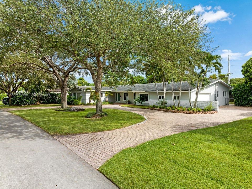 Recently Sold: $1,695,000 (5 beds, 3 baths, 2506 Square Feet)