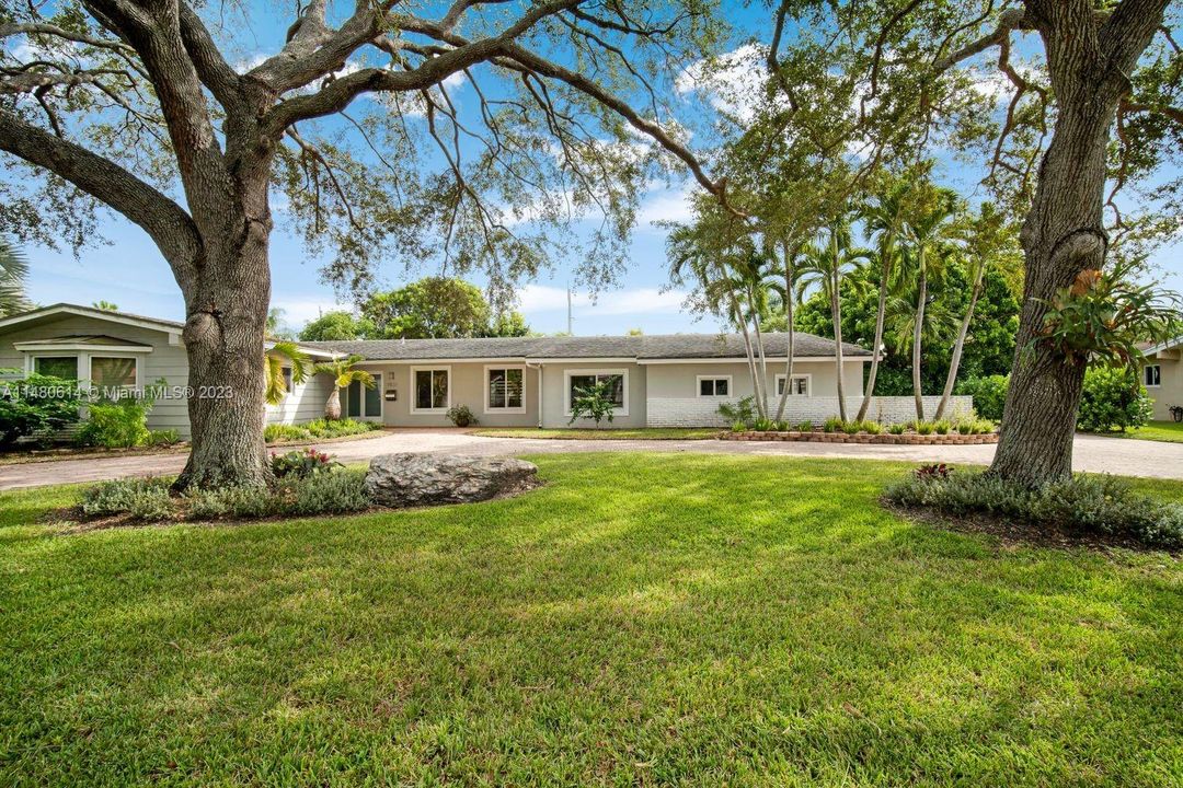Recently Sold: $1,695,000 (5 beds, 3 baths, 2506 Square Feet)
