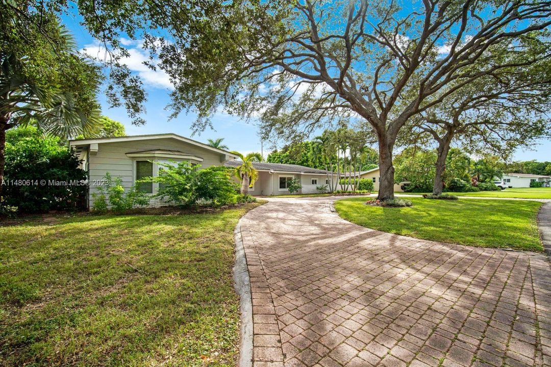 Recently Sold: $1,695,000 (5 beds, 3 baths, 2506 Square Feet)