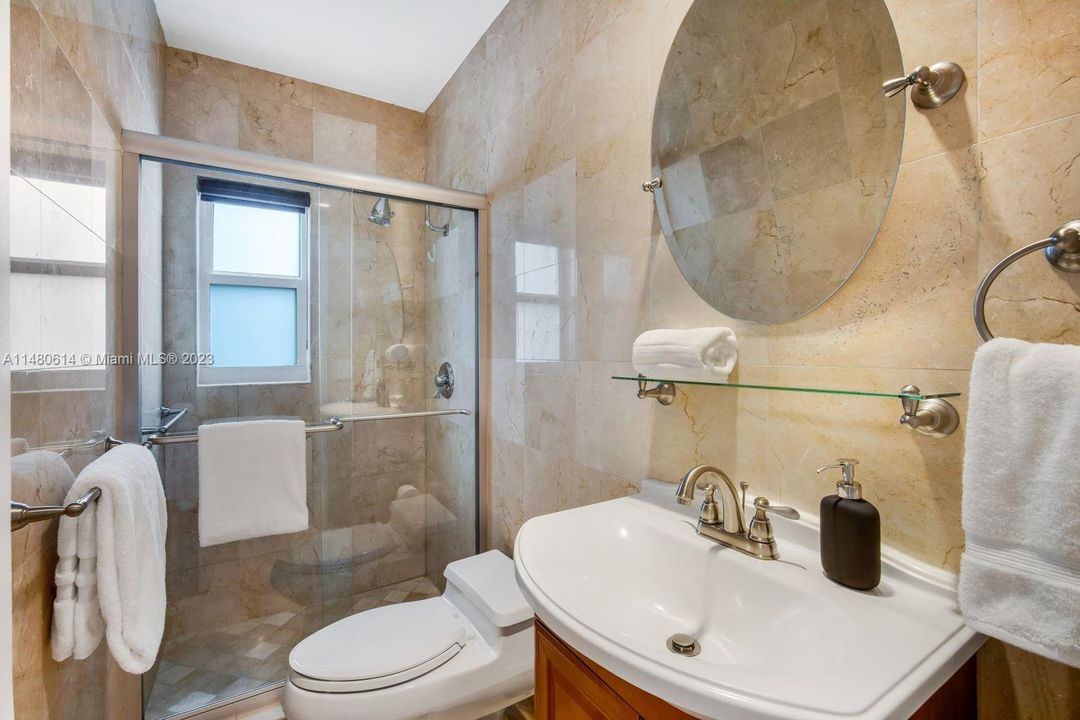 Recently Sold: $1,695,000 (5 beds, 3 baths, 2506 Square Feet)