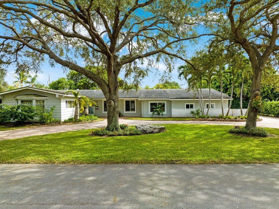 Recently Sold: $1,695,000 (5 beds, 3 baths, 2506 Square Feet)