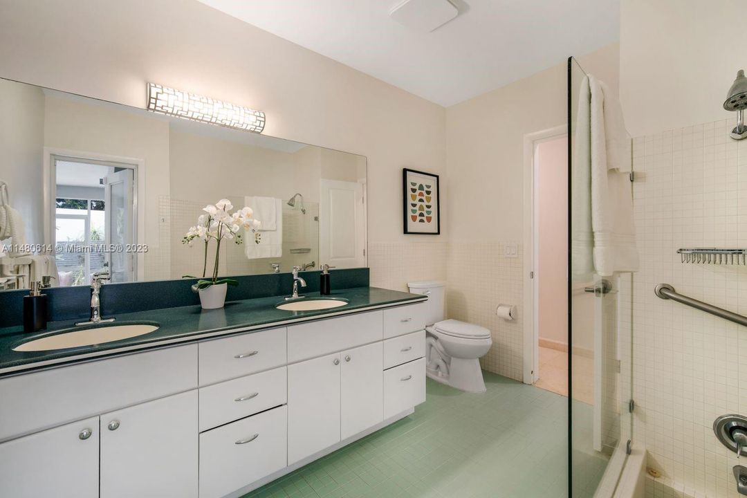 Recently Sold: $1,695,000 (5 beds, 3 baths, 2506 Square Feet)