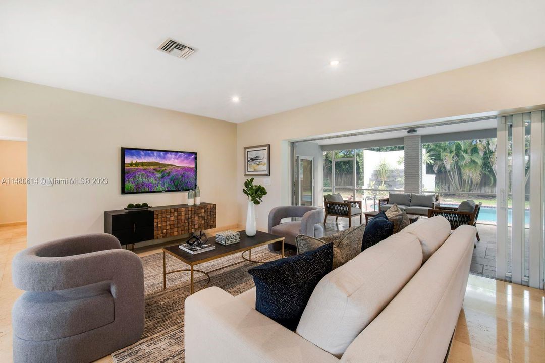 Recently Sold: $1,695,000 (5 beds, 3 baths, 2506 Square Feet)